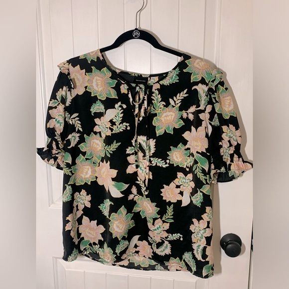 5/$25 Item: Who What Wear Floral Blouse - Picture 1 of 9